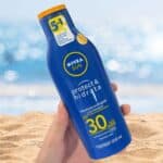NIVEA SUN Protetor Solar Protect & Hidrata FPS 30 200ml – Com toque seco, rápida absorção e resistente à água, esse protetor solar oferece alta proteção ao sol e promove hidratação à pele na Amazon