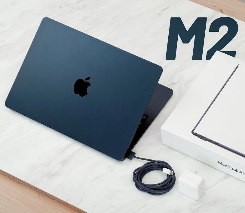 Notebook Apple MacBook Air de 13 polegadas: Chip M2 da Apple com CPU de oito núcleos e GPU de oito núcleos, de 256 GB SSD na Amazon