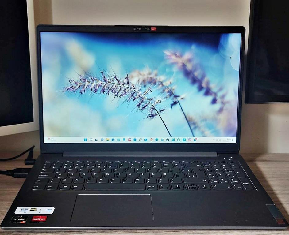 Notebook Lenovo Ultrafino IdeaPad 3 R7-5700U 8GB 512GB SSD Windows 11 15.6″ 82MF0008BR Cinza na Magazine Luiza