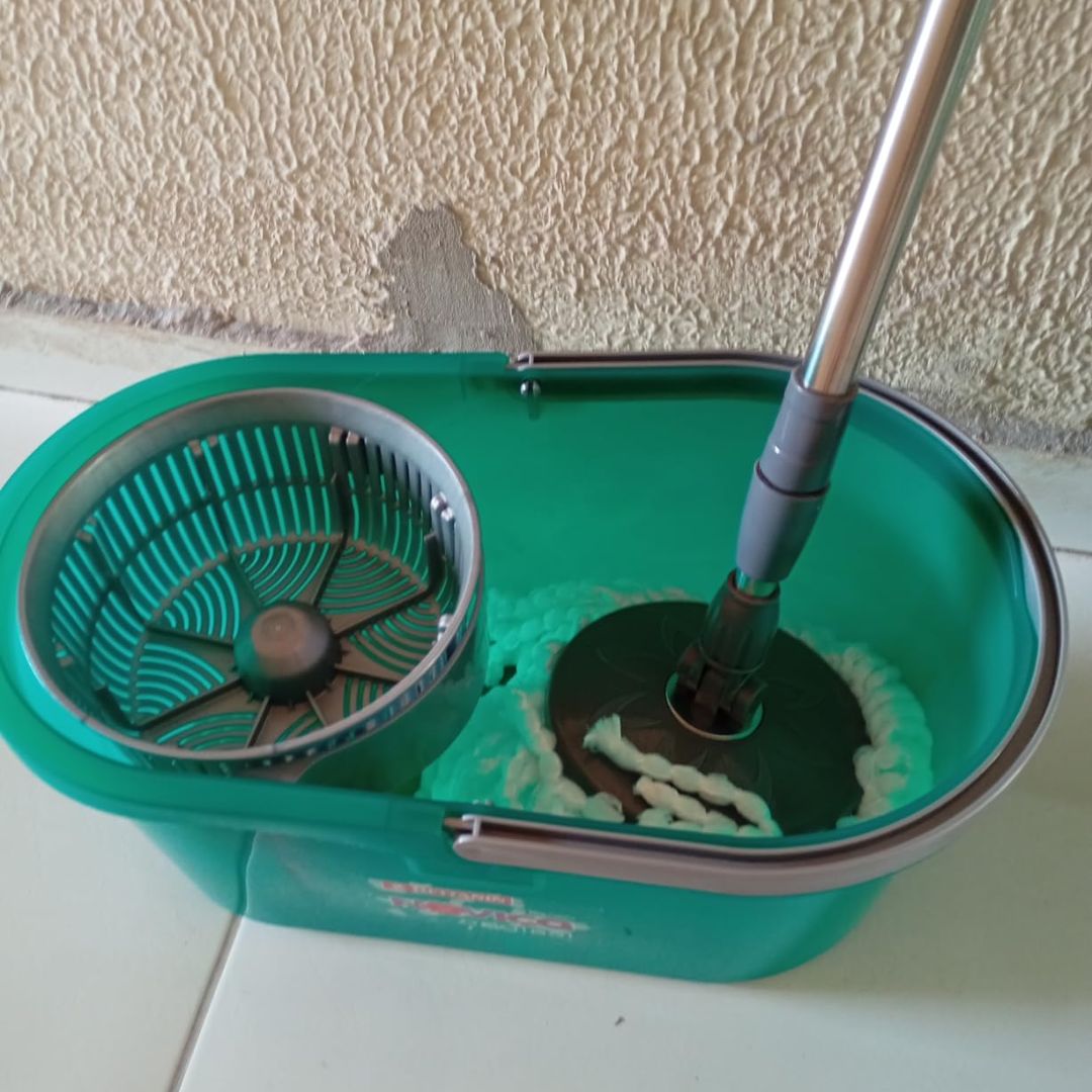 Noviça – Mop Balde Original Lava e Seca de 13 Litros com Base Articulada, Esfregão de Microfibra e Sistema Antirespingo, Bettanin na Amazon
