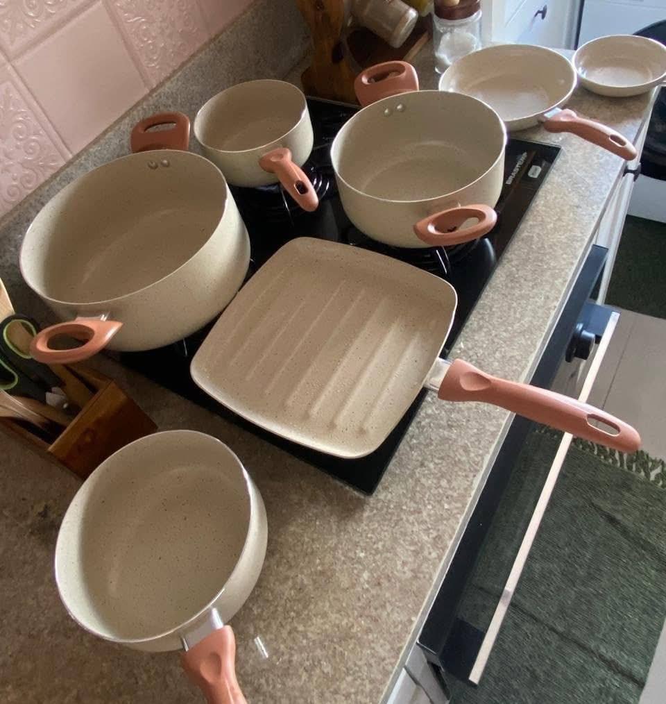 Oikos – Jogo com 8 Panelas Antiaderentes de Revestimento Cerâmica com Tampa de Vidro Terrara Bege com 5 Camadas para Fogão a Gás, Elétricos, Cerâmicos e Halogênio na Amazon