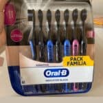 Oral-B Escova de Dente Indicador Black Charcoal 7 Unidades na Amazon