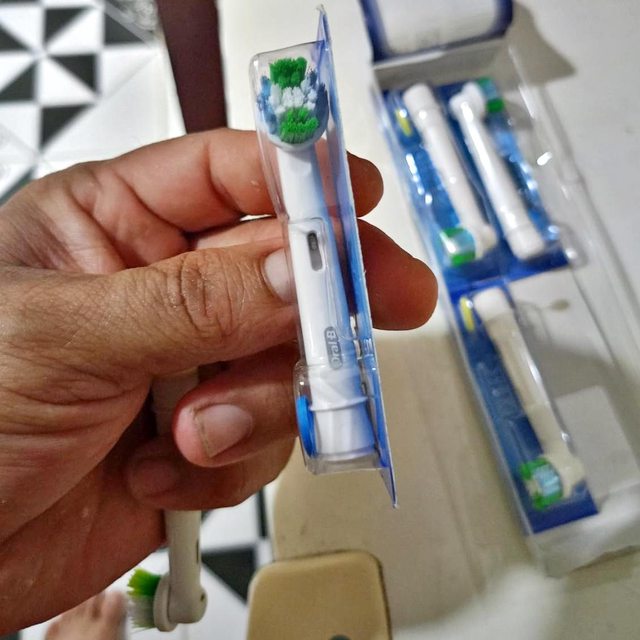 Oral-B Refis PRO SERIES Advanced Clean 2 Unidades​, para Escova de Dentes Elétrica Oral-B, 100% mais remoção de placa na Amazon