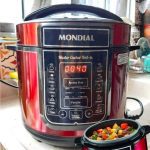 Panela de Pressão Elétrica Digital Mondial – Master Cooker Red PE-39 900W 5L na Magazine Luiza