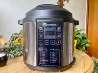 Panela de Pressão Elétrica Electrolux Digital – PCC20 1000W 6L Controle de Temperatura na Magazine Luiza