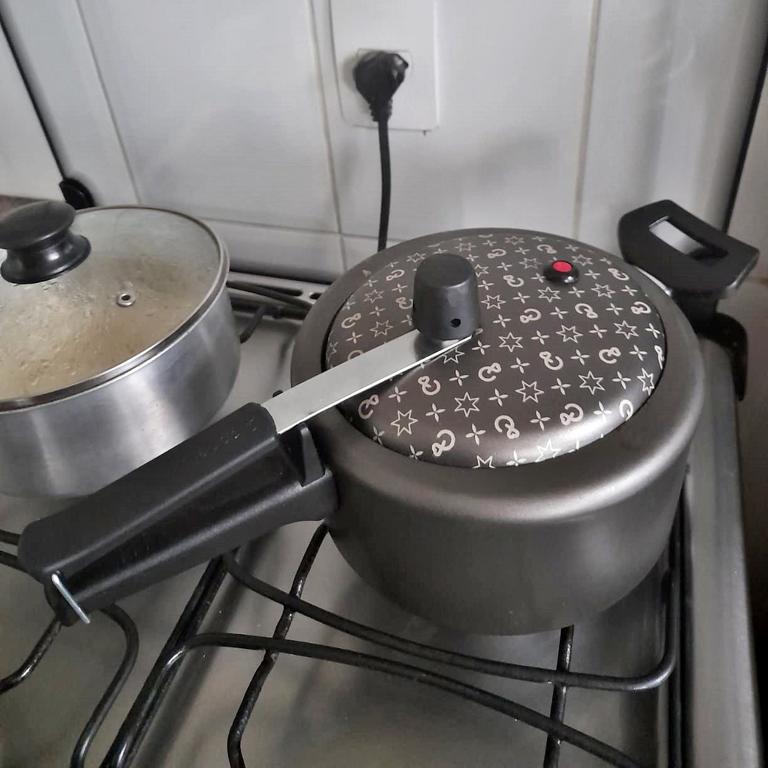 Panela de Pressão Panelux Antiaderente 3L Grafite – Magnific 5000019 na Magazine Luiza