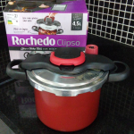 Panela de Pressão Rochedo Antiaderente – Vermelha 4,5L Fechamento Externo Clipso na Amazon