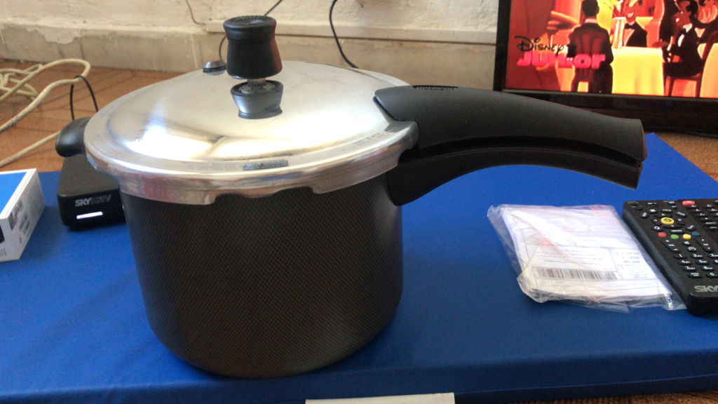 Panela de Pressão Rochedo Turbo Top Revestida Cinza com Fechamento Externo 4,5L na Americanas