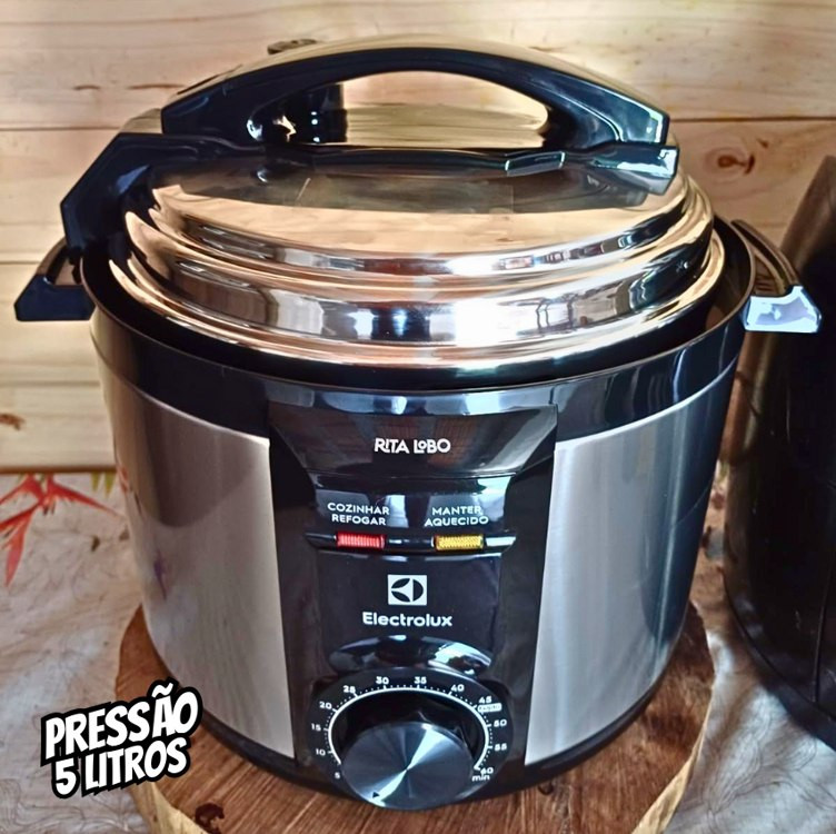 Panela pressão elétrica Electrolux capacidade 5L silenciosa, segura 9 travas, segurança timer feijão manter aquecido, alça antitérmica PCE20 inox 220v por Rita Lobo. na Amazon