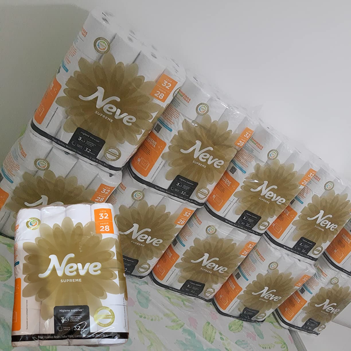 Papel Higiênico Neve Supreme Leve 32 Pague 28-32 Rolos, Neve, Preto na Amazon