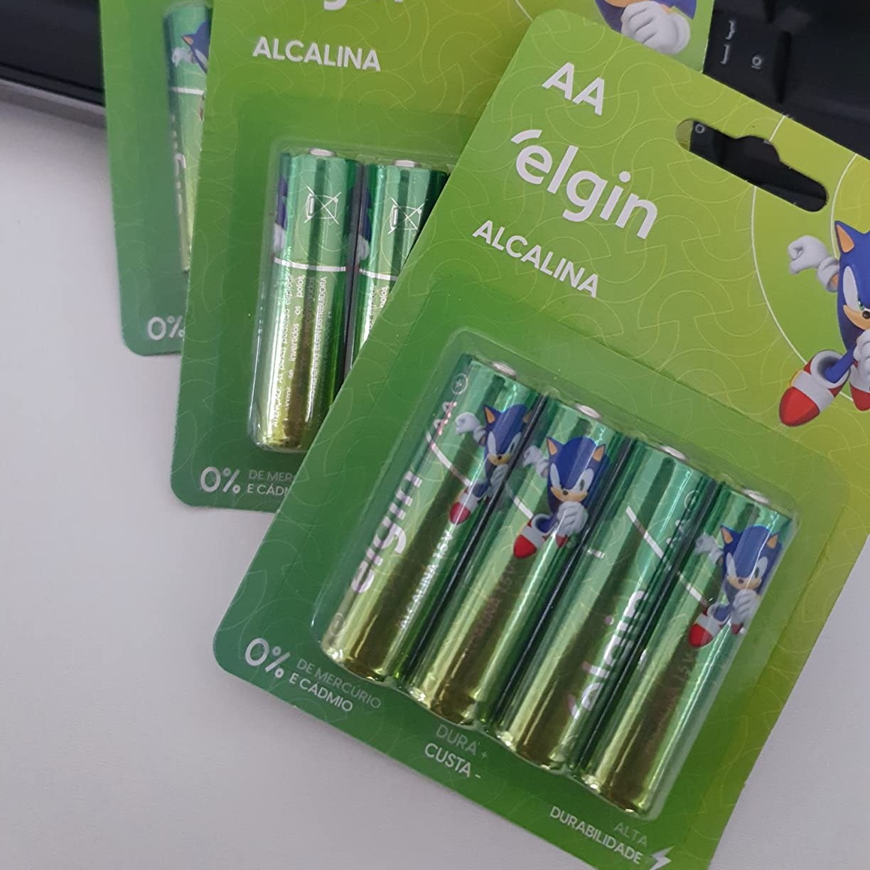 Pilha Alcalina AA Elgin com 4 unidades Comum na Amazon