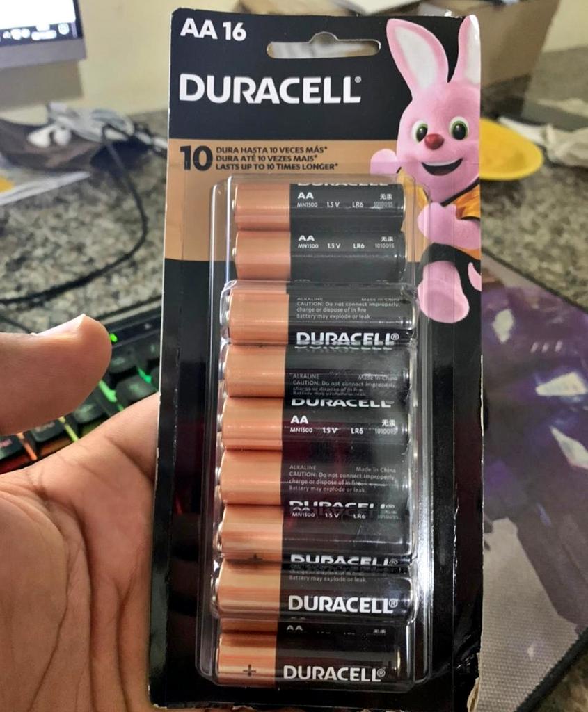 Pilha Alcalina AA Pequena DURACELL Com 16 Unidades na Amazon