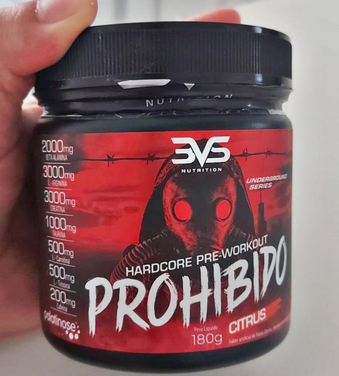Prohibido Hardcore Pré-Workout (180G), 3VS Nutrition – Pré Treino – Energia, foco e disposição – Muito mais força para seus treinos – Vasodilatação – Suplemento energético para homens e mulheres. na Amazon