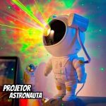 Projetor de luz de galáxia em forma de astronauta na Amazon