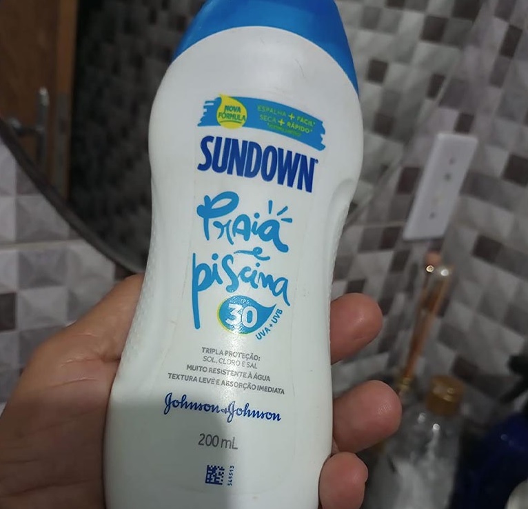 Protetor Solar Corpo e Rosto SUNDOWN Praia e Piscina FPS 30, 200ml na Amazon