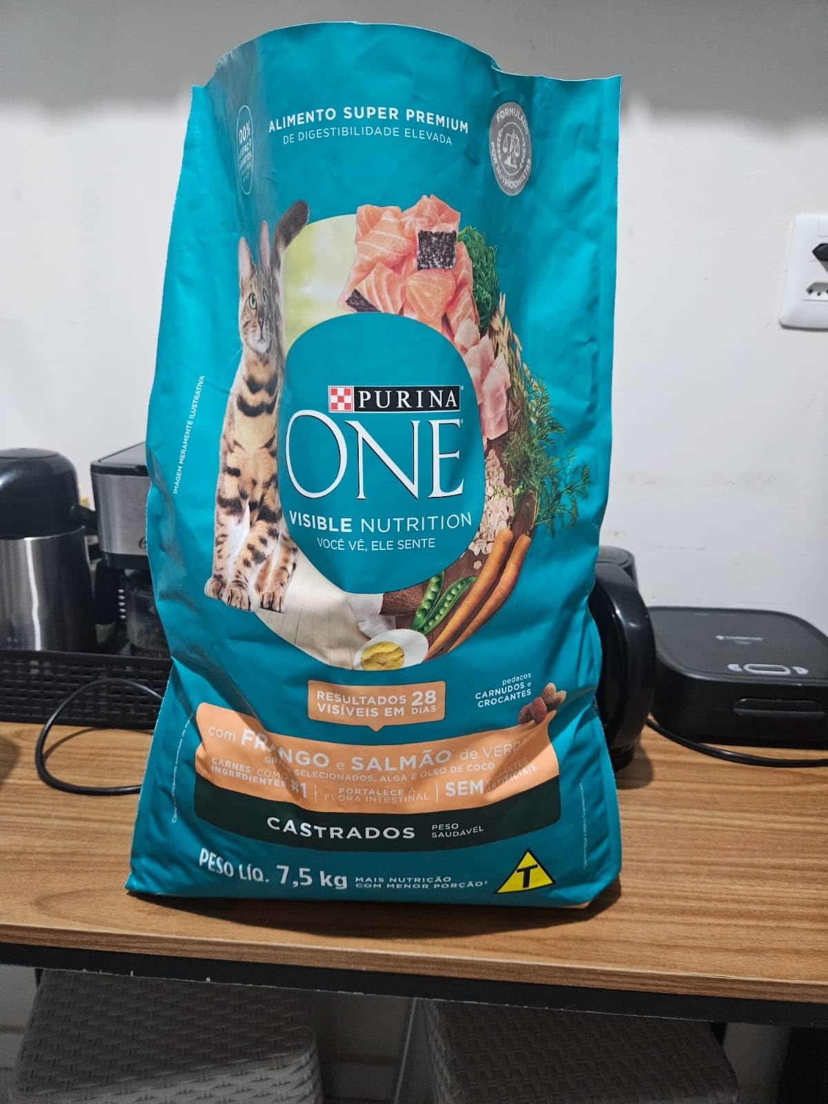 Purina One – Ração para Gatos Adultos Castrados, Frango e Salmão, 7,5kg na Amazon