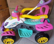 Quadriciclo Menina Caixa, Maral, Multicor na Amazon