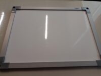 Quadro Branco Moldura MDF REVESTIDO na cor Aluminio Soft STALO, 70×50 na Amazon