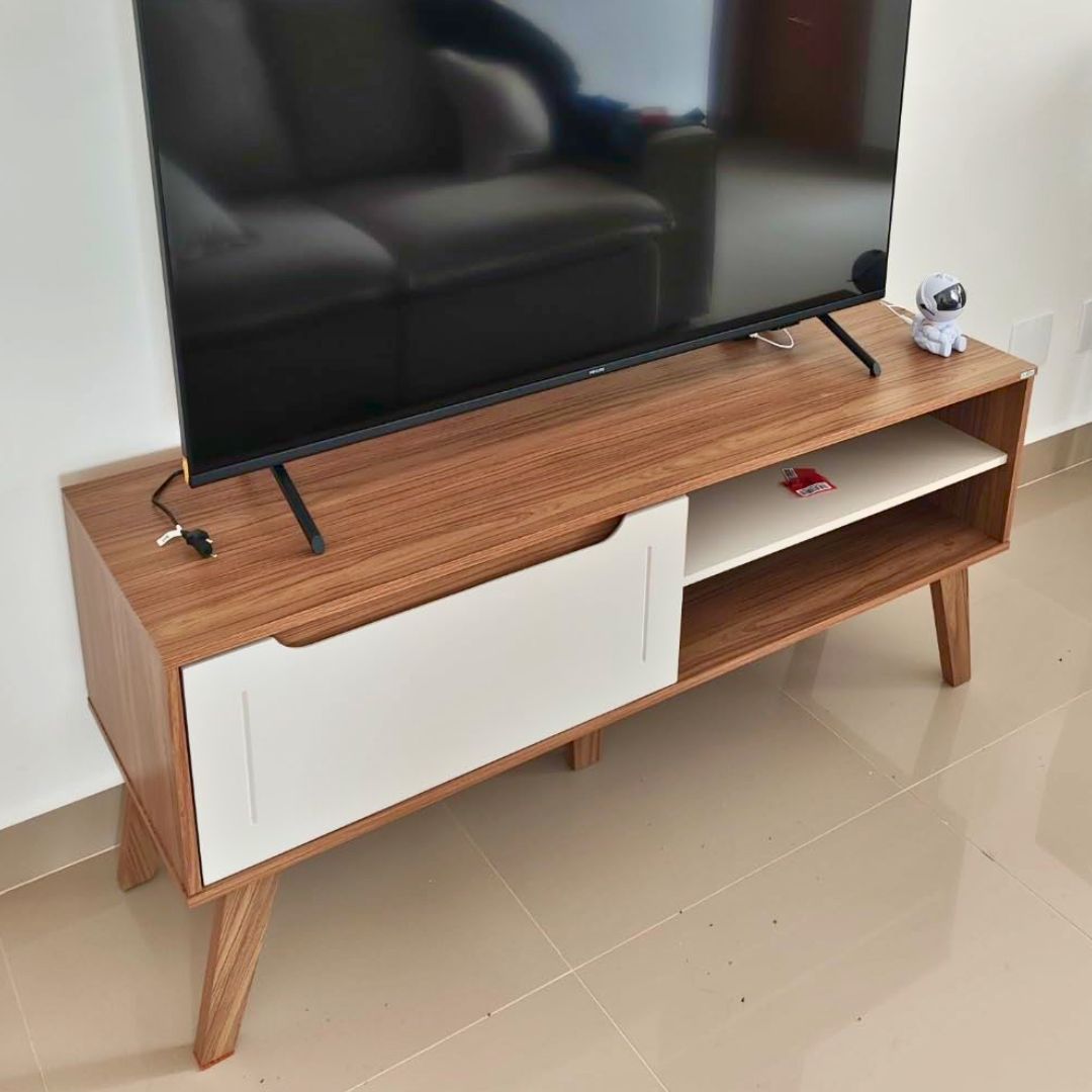 Rack para Tv ate 60″ com porta basculante LOTUS cor Carvalho com Off White – Artely na Amazon
