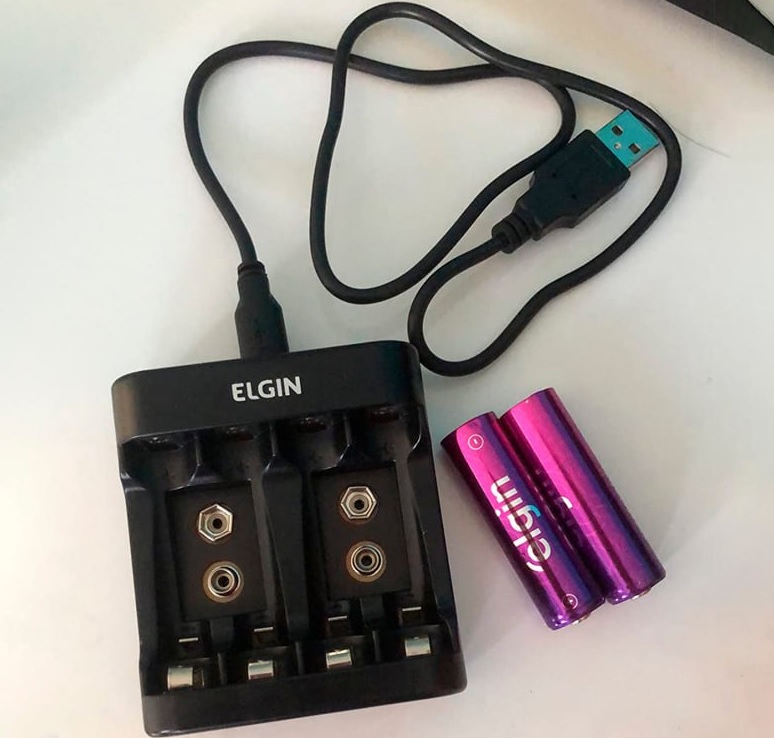 Recarregador de pilhas AA/AAA/9V 46RSCUSB0000 Elgin na Amazon
