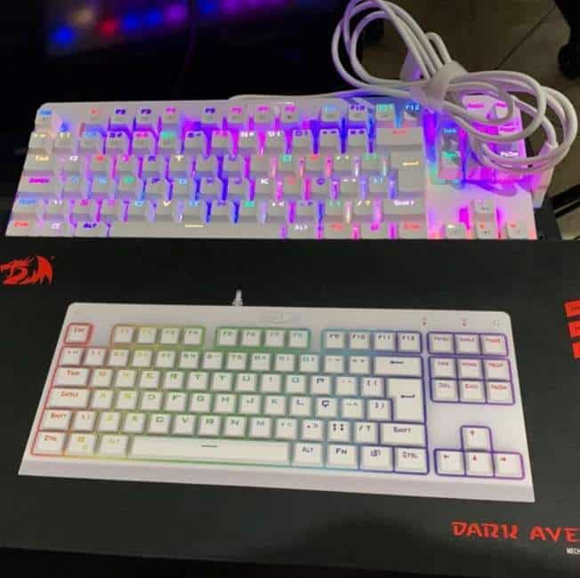 Redragon, K568W-R (PT-BLUE), Teclado Mecânico Gamer Dark Avenger, Rainbow Switch, Branco Lunar White na Amazon