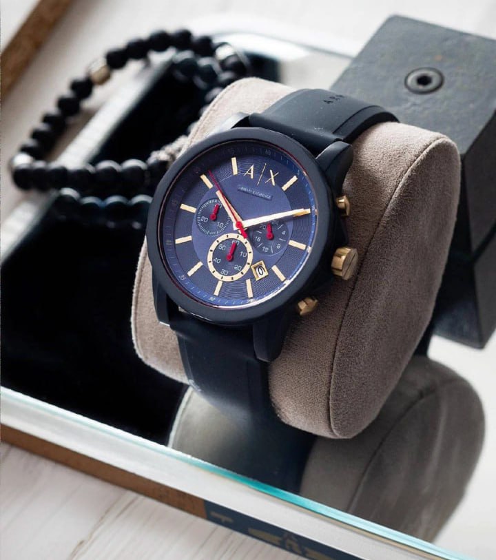 Relógio masculino Armani Exchange com cronógrafo com pulseira de couro, aço ou silicone na Amazon