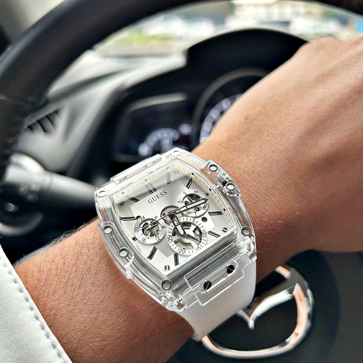 Relógio masculino Guess Trend Tonneau de 43 mm na Amazon