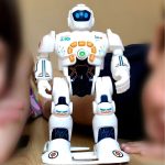 Robô Inteligente Zig Ensina Inglês 25 Funções na Amazon