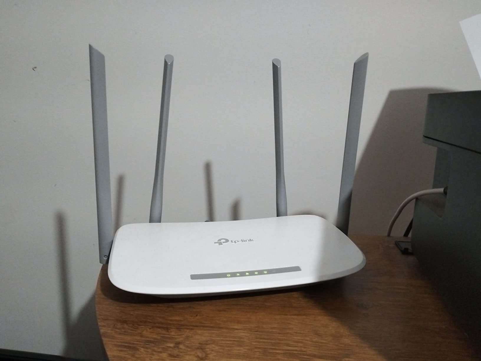 ROTEADOR GIGABIT WIR DB 2,4/5GHZ AC1200 – EC220-G5 na Amazon