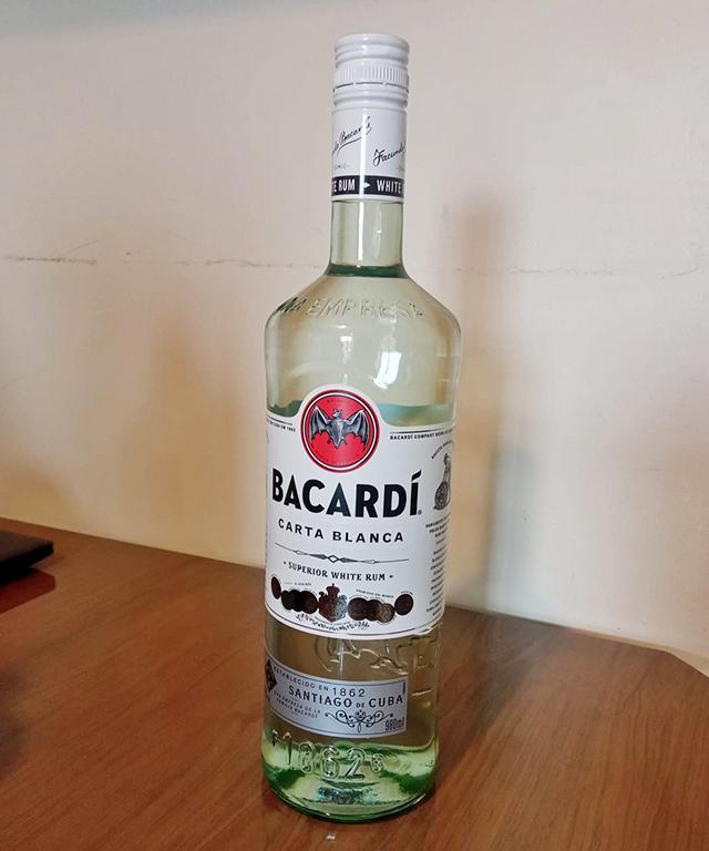 Rum BACARDI Carta Blanca 980 ml na Amazon