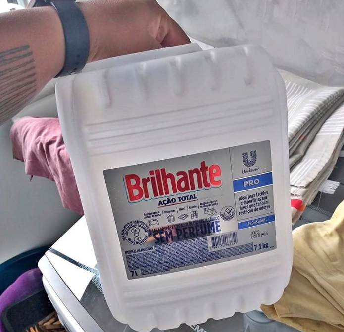 Sabão Líquido Brilhante Ação Total Profissional Sem Perfume 7L – 1 Unidade na Extra