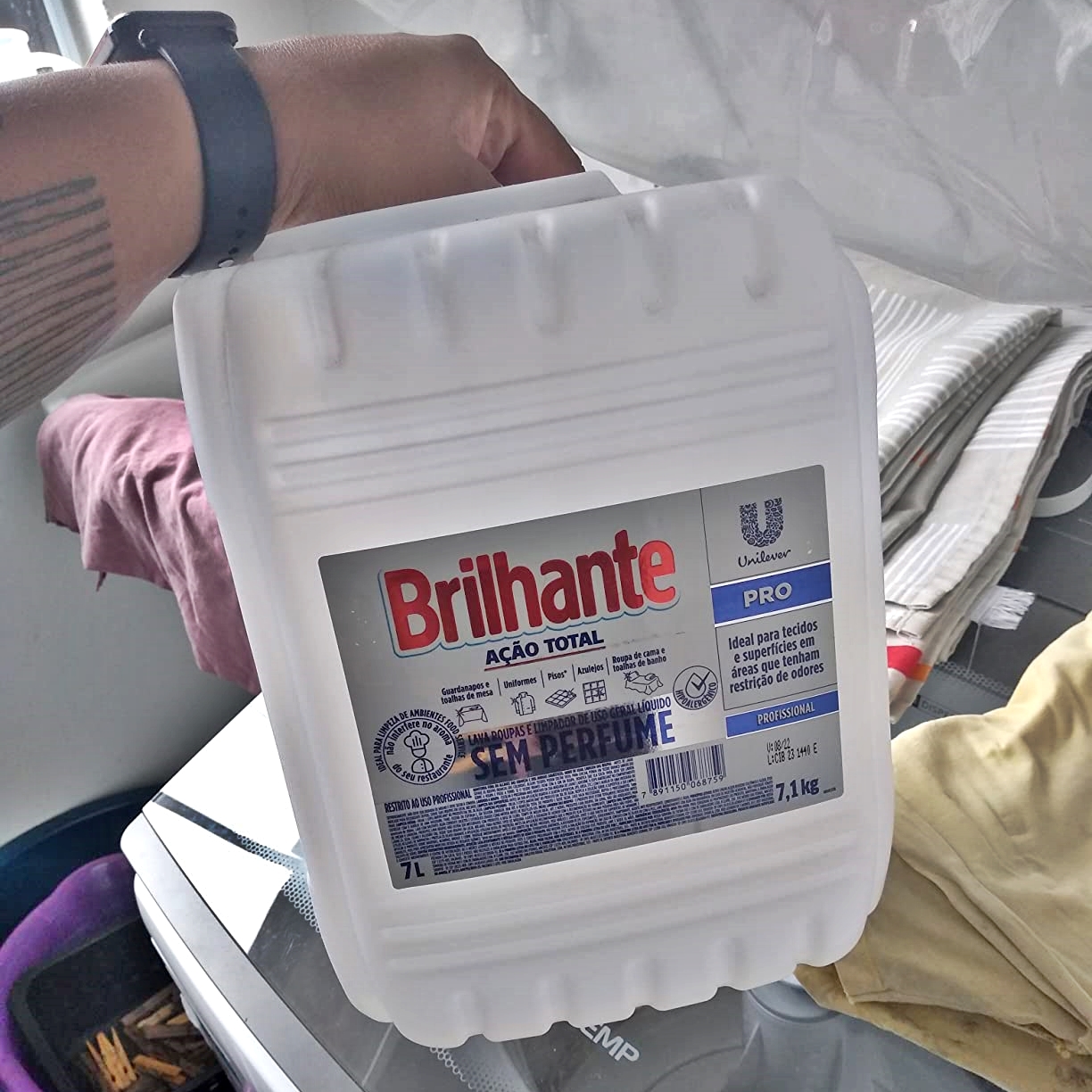 Sabão Líquido Brilhante Ação Total Profissional Sem Perfume 7L – 1 Unidade na Casas Bahia