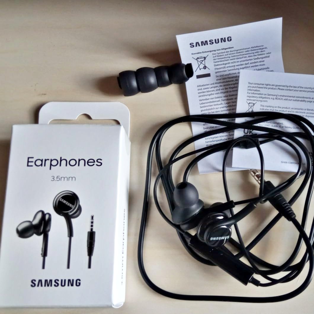 SAMSUNG Fone Estereo Com Fio E Controle Preto na Amazon