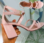 Sandália Griffe Salto Grosso Alto Tiras Verniz Feminina na Magazine Luiza