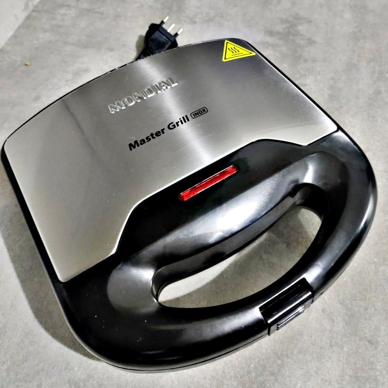 Sanduicheira Master Grill, Mondial, Preto/Inox, 750W – S-20 na Amazon