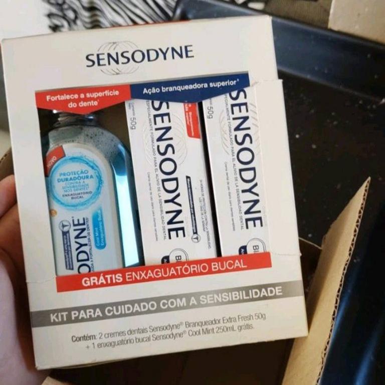 Sensodyne Branqueador Extra Fresh Kit com 2 Cremes Dentais, 50g, Enxaguatório Bucal Coolmint para Dentes Sensíveis, 250ml na Amazon