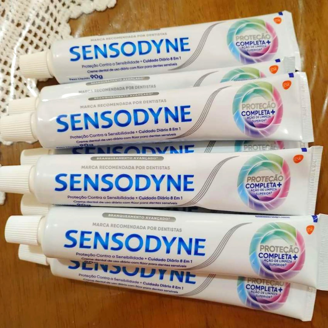 Sensodyne Creme Dental Proteção Completa para Dentes Sensiveis com Ação de Limpeza Profunda e Branqueamento, 90g na Amazon