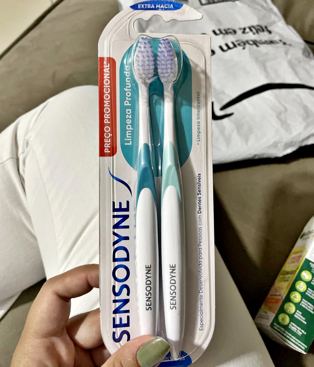Sensodyne Limpeza Profunda Escova de Dente Extra Macia para Dentes Sensíveis – Kit com 2 unid. na Amazon