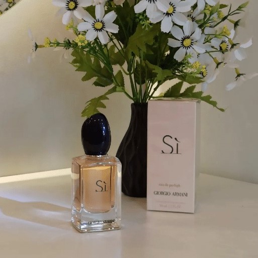 Sì Giorgio Armani Eau de Parfum – Perfume Feminino 30ml na Casas Bahia