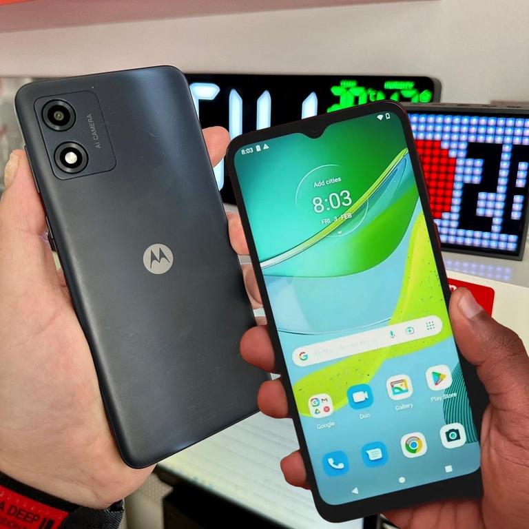 Smartphone Motorola E13 32GB Grafite 4G 6,5″ HD+ Câmera Dupla 13MP Selfie 5MP Android 13 Go na Carrefour