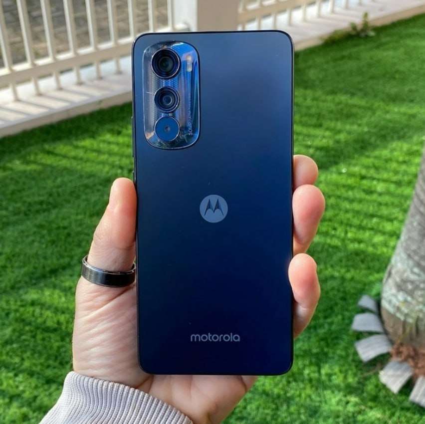 Smartphone Motorola Edge 30 Pro 5G 256GB 12GB RAM Tela de 6.7” Câmera Traseira Tripla Android 12 Processador Octa Core 3.0 GHz na Casas Bahia
