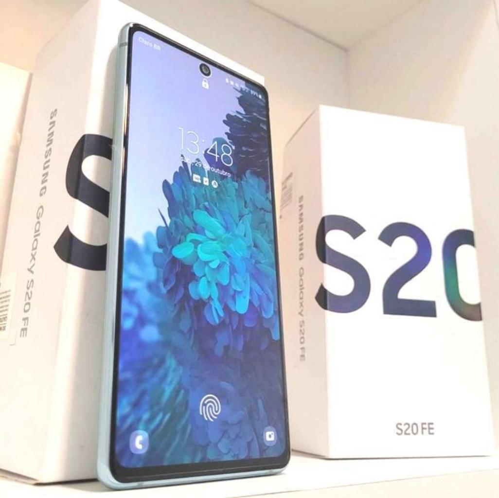 Smartphone Samsung Galaxy S20 FE 5G Branco 128GB, 6GB RAM, Tela Infinita de 6.5”, Câmera Traseira Tripla, Android 12 e Processador Snapdragon 865 na Casas Bahia