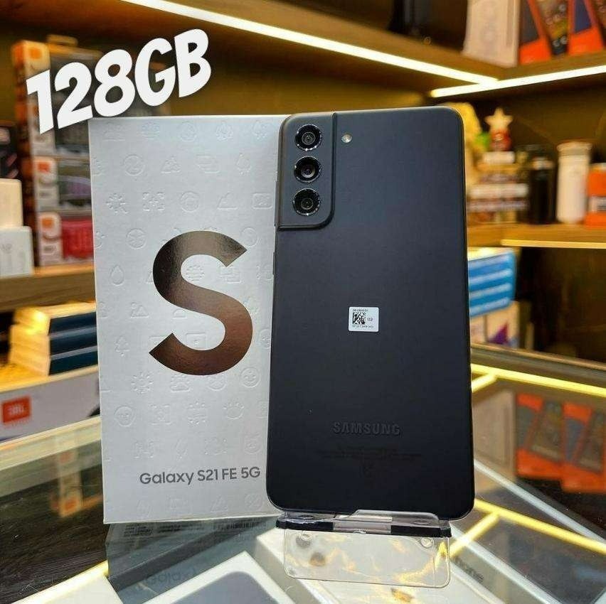 Smartphone Samsung Galaxy S21 FE 5G Branco 128GB, 6GB RAM, Tela Infinita de 6.4”, Câmera Traseira Tripla, Android 11 e Processador Octa-Core na Casas Bahia