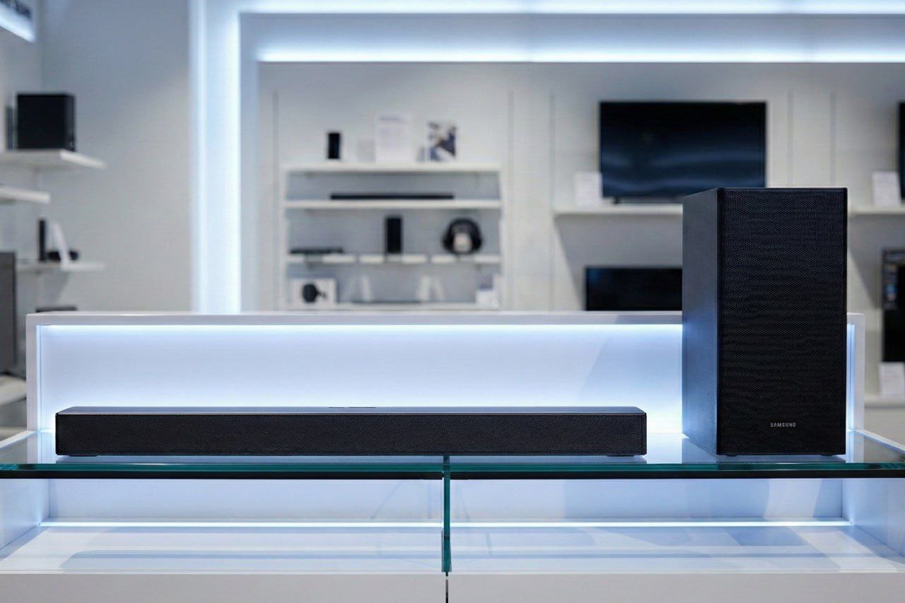 Soundbar Samsung HW-B450F, com 2.1 canais, 300W, Bluetooth, Subwoofer sem fio e Dolby Audio na Amazon