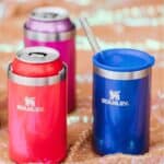 Stanley Can Cooler Candy Apple Shimmer – 296ml na Amazon