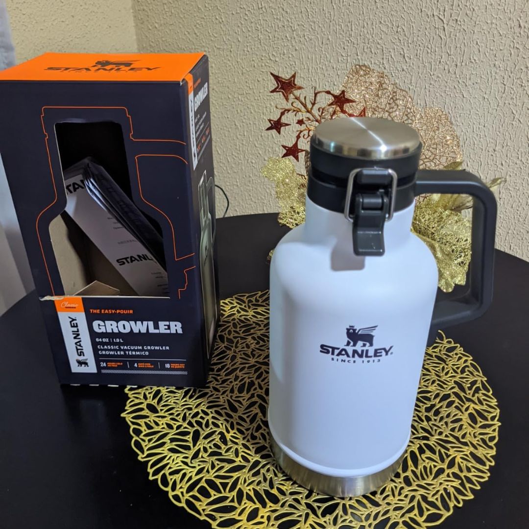 Stanley Growler Térmico Classic Polar | 1.9L na Amazon