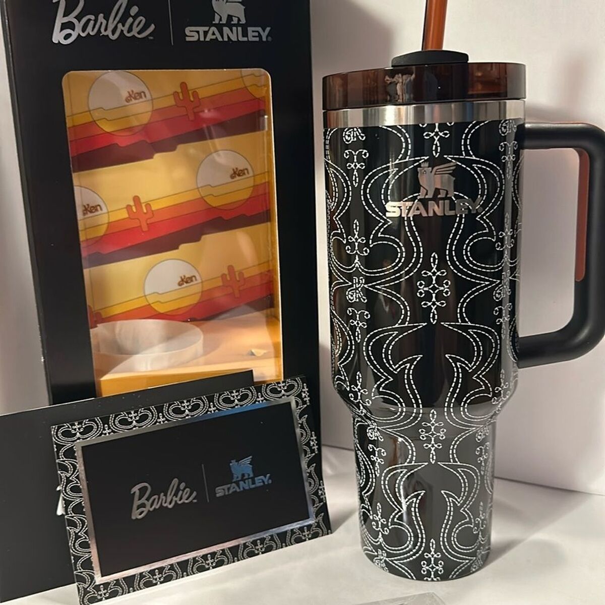 Stanley Quencher H2.O FlowState™ Tumbler 1,134 g 80’s Western Ken na Amazon
