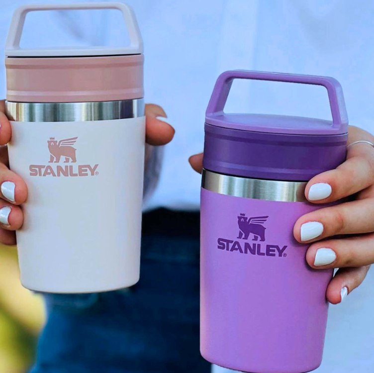Stanley – Copo de Café Térmico, Caneca de Viagem Café Go com Tampa de Duas Partes Para Beber e Alça de Transporte, Garrafa Térmica de Aço Inoxidável, 236 ml, Lilac na Amazon