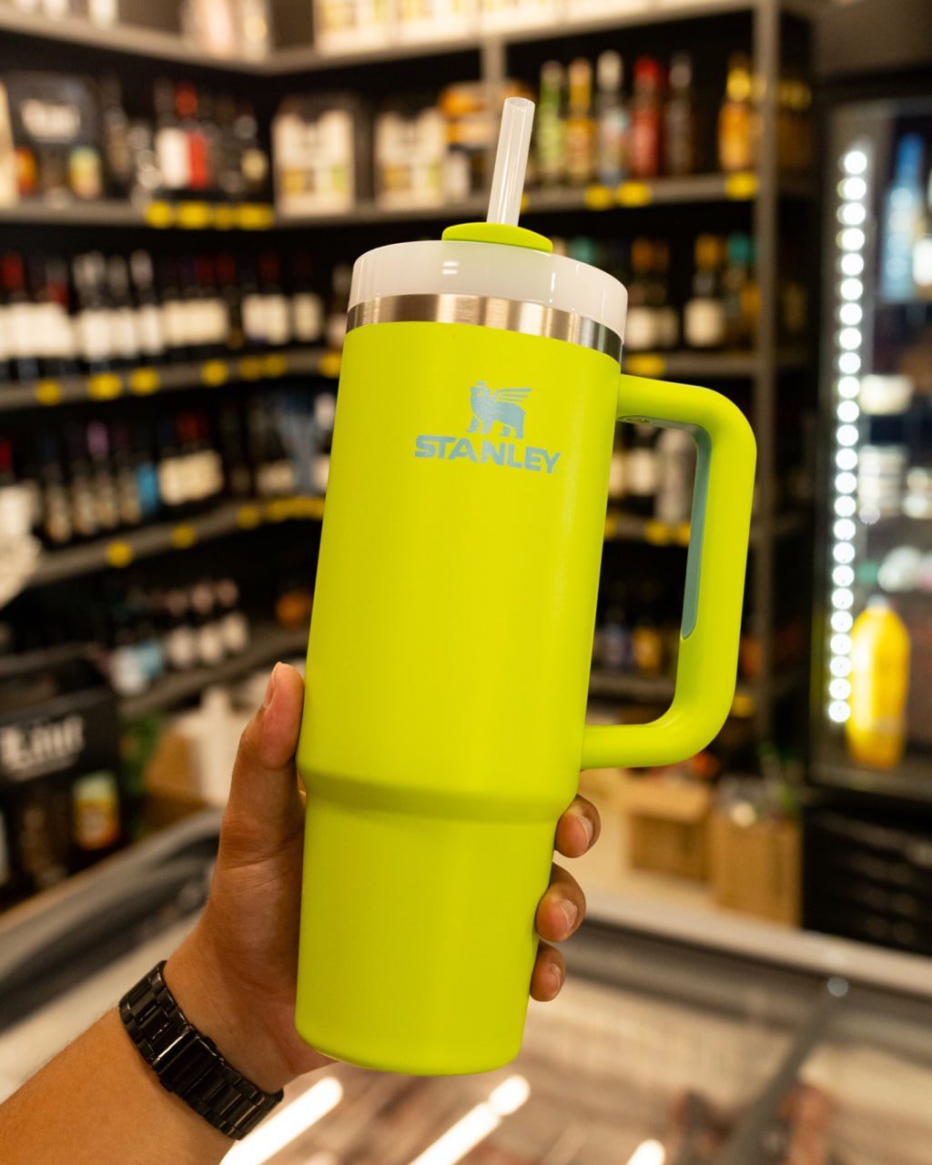 Stanley – Copo Quencher H2.0 FlowState 887ml – Copo de aço inoxidável com tampa, isolamento a vácuo, para água, chá gelado, café, smoothies e muito mais, Bright Lime na Amazon