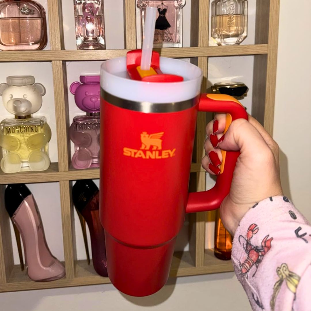 Stanley – Copo Quencher H2.0 FlowState 887ml – Copo de aço inoxidável com tampa, isolamento a vácuo, para água, chá gelado, café, smoothies e muito mais, Chili na Amazon